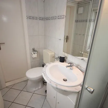 Ferienhaeuschen Hinz * Wustrow (Fischland)